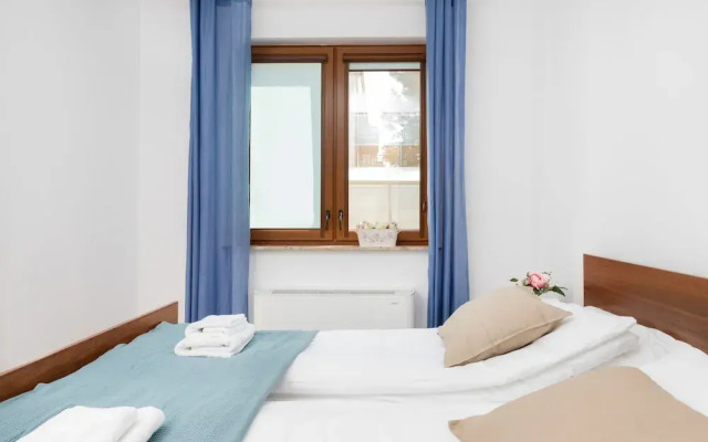 Willa 4 Pory Roku Apartment by Renters