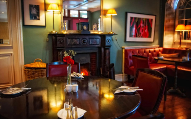 Step House Hotel