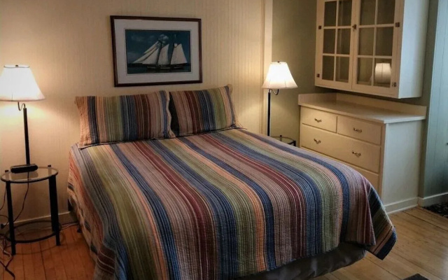 Harbor's Edge Motel