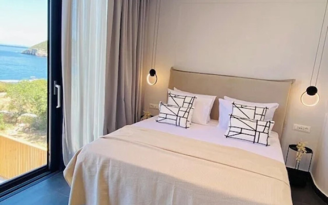 Terra Petra Villa - The Seafront Retreat