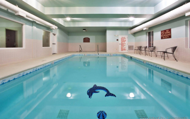 Holiday Inn Express Hotel & Suites Commerce-Tanger Outlets