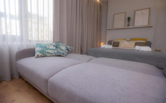 Charming Central Studio with AC