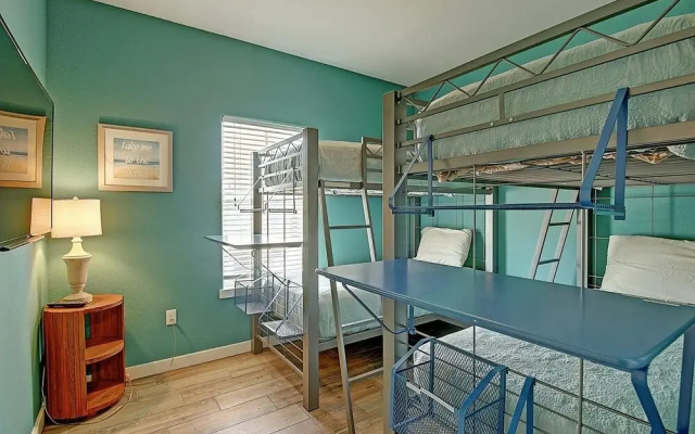 Tropical Wave 3 Bedroom Townhouse by Redawning