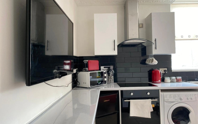 Modern 2 Bedroom Flat in Robert st, Swansea