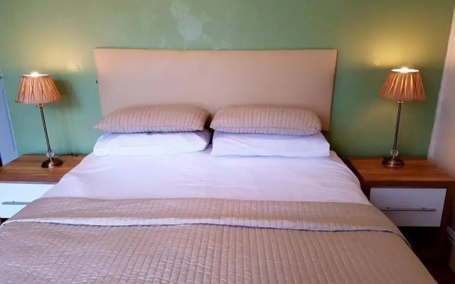 The Clovelly - Guest Accomodation