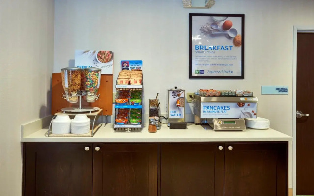 Holiday Inn Express & Suites Birmingham South - Pelham by IHG