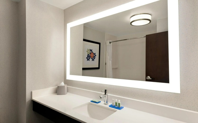 Holiday Inn Express & Suites Shawnee by IHG