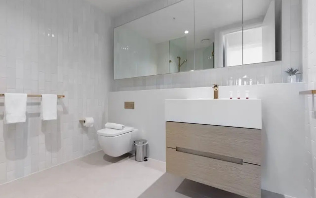 Luxury 2bed2bath apt in the Heart of Mel@collins