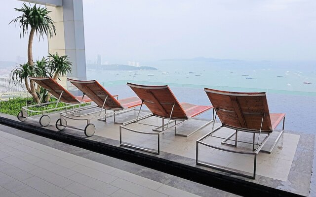 1BR Centric Sea 115 With Infinity Pool
