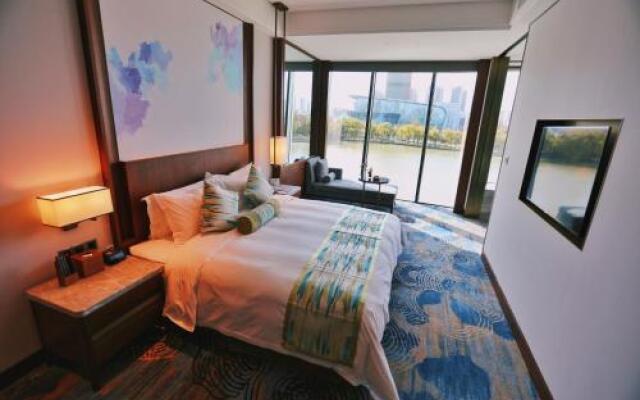 Yading Peninsula Hotel