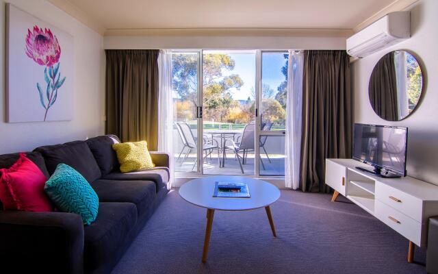 Horizons Lake Jindabyne