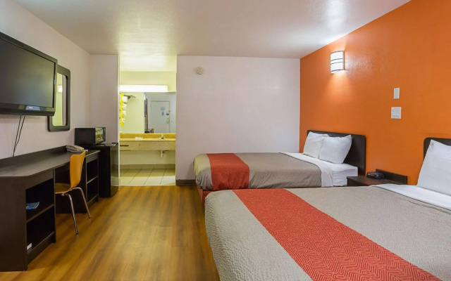 Motel 6 Brinkley, AR