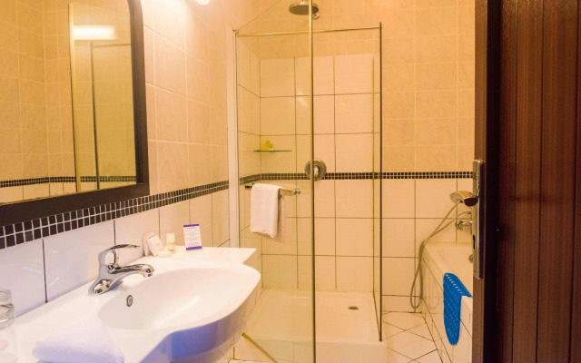 Protea Hotel by Marriott Dar es Salaam Courtyard