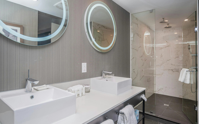 Sandman Signature Ottawa Airport Hotel