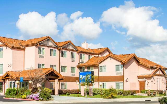 Rodeway Inn & Suites