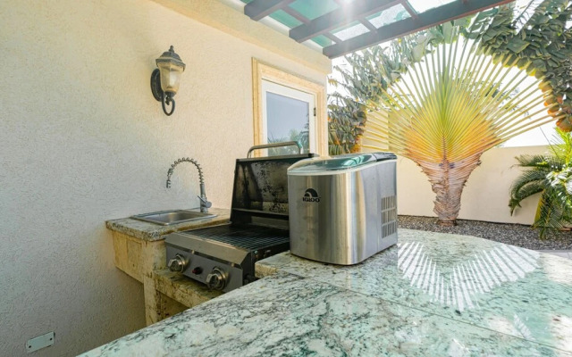 Upscale Ocean View Villa With Pool + Outdoor Kitchen