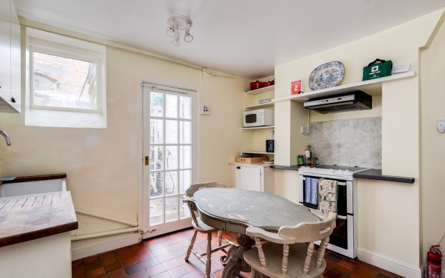 The Walton House spacious 3-Bedroom Jericho House close to City Centre