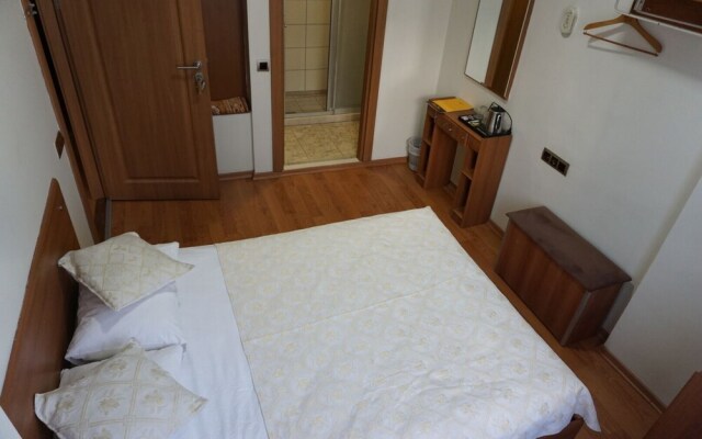 Nora Otel