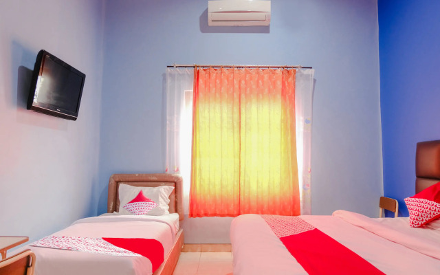 OYO 778 Guest House Amalia Malang