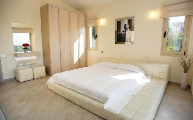 Seafront 5 Bedroom Villa Paradise in Sea Caves