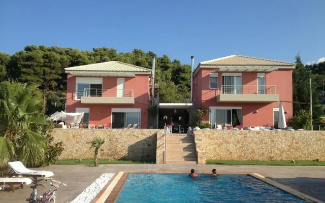 Beautiful Villa for 10 - Private Pool