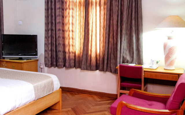 Mahogany Lodge, Cantonments