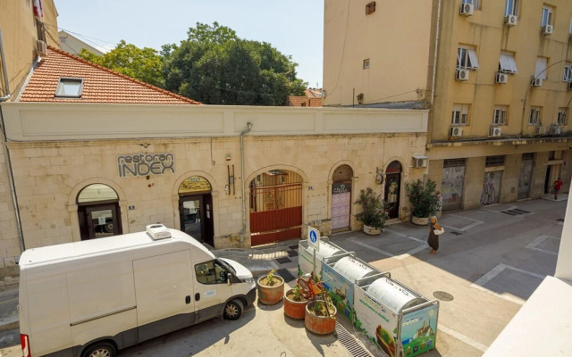 Rose Gold Rooms & Studio With Balcony