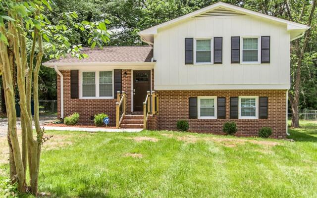 Single-family Home With Spacious Backyard