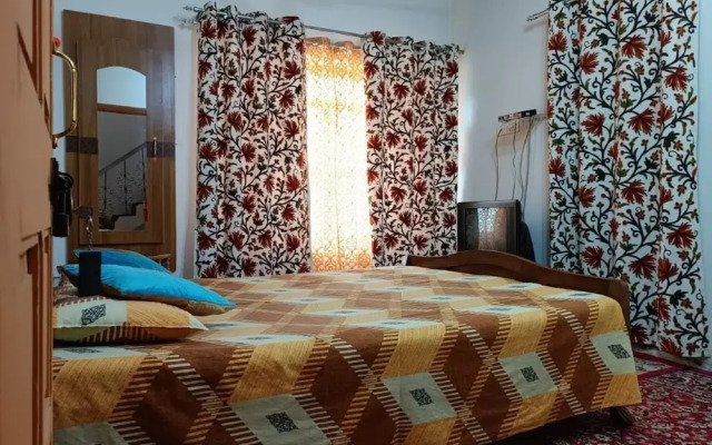 Goroomgo The Shafeeq Srinagar