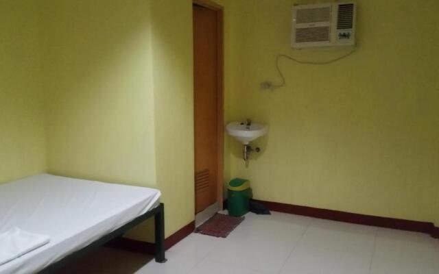 RMS Travellers Inn - Hostel