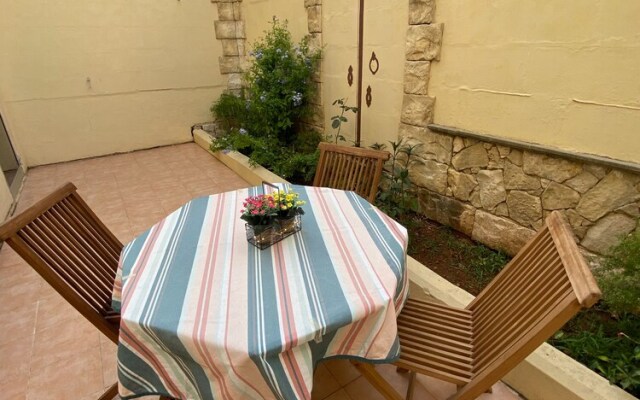 Ground Floor Maisonette In Birzebbugia