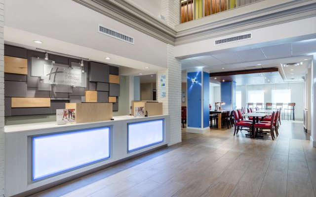 Holiday Inn Express Hotel & Suites Chicago-Midway Airport by IHG