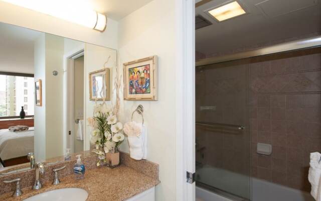 1-2905 Waikiki Banyan