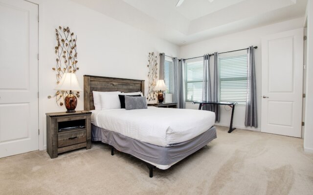 3910 Oakville Avenue