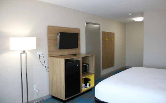 Days Inn by Wyndham Waco University Area