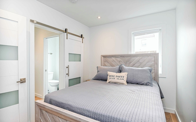 Latitude Adjustment Walk to Beach & Dining!