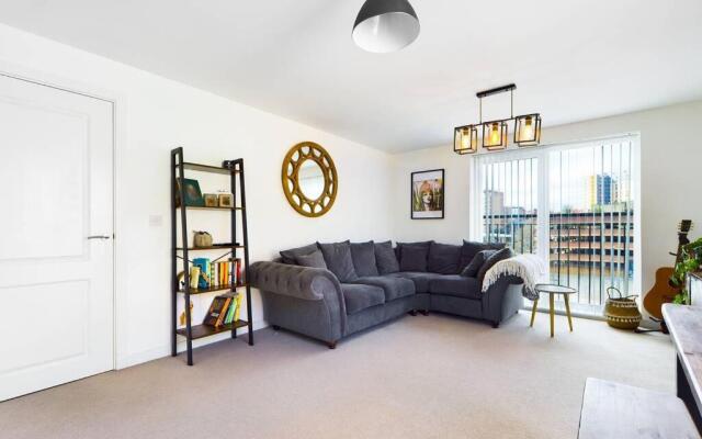 Chic City Centre Apartment With Allocated Parking