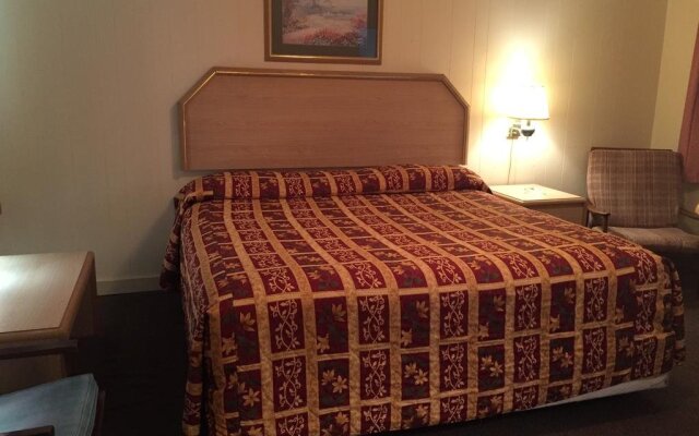 Twin Pine Motel
