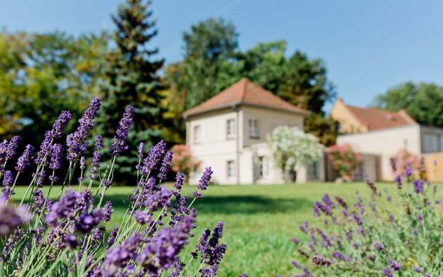 Отель Gästehaus am Lehnitzsee Германия, Потсдам - отзывы, цены и фото номеров - забронировать отель Gästehaus am Lehnitzsee онлайн вид на фасад