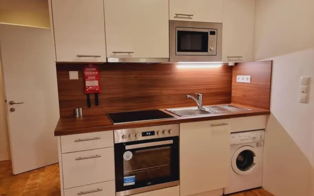 Sissi Royal Suite - Inner City 4 bedroom apartment