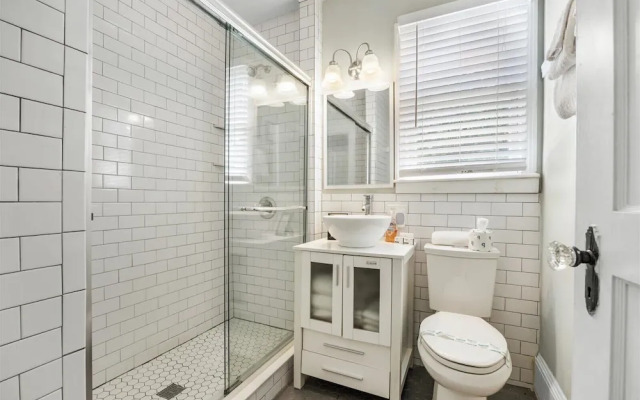 Casa Doble - Two Units, One Location!