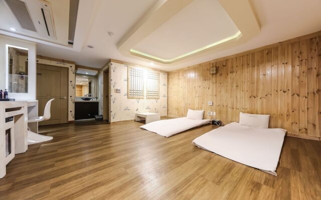 Show Motel