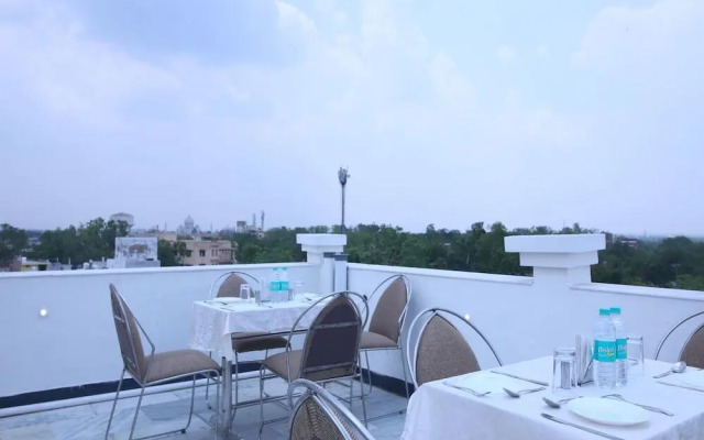 Zaki Hs Near Taj Mahal By OYO Rooms