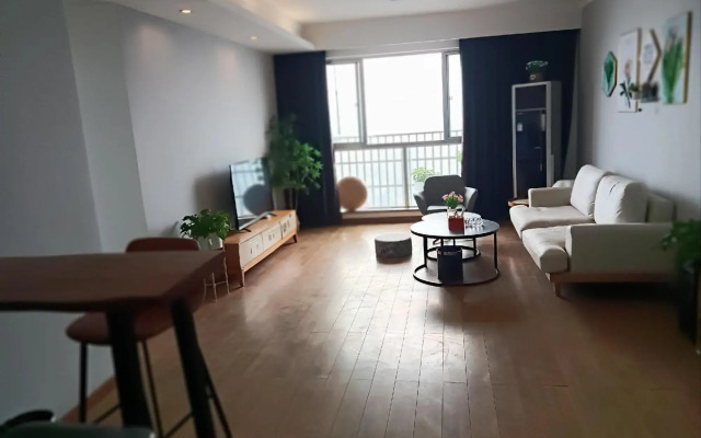 Changsha Post-90 Theme Hotel (Wuyi Square IFS International Financial Center)