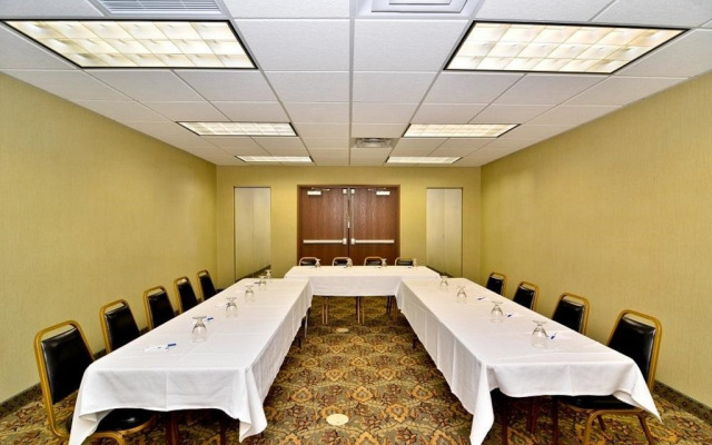 La Quinta Inn & Suites by Wyndham Lackawanna