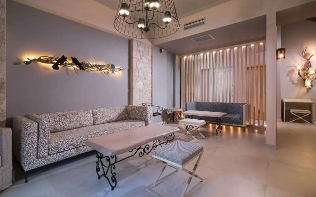 Neikos Luxury Suites