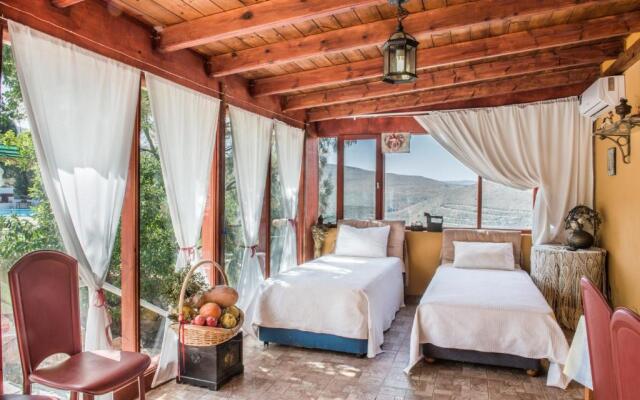 House with private pool, isolated, unique view.