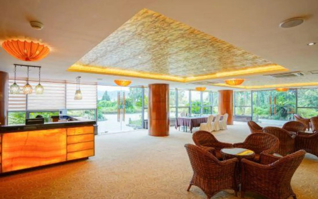 Huquan Hongyan Hotel