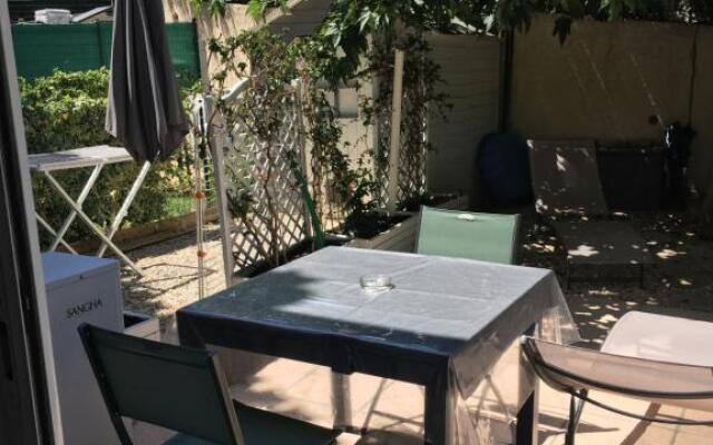 T2 Sausset Proche de la Mer