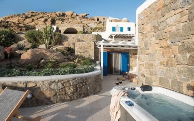 Romantic Mykonian Oasis Suite w Jacuzzi